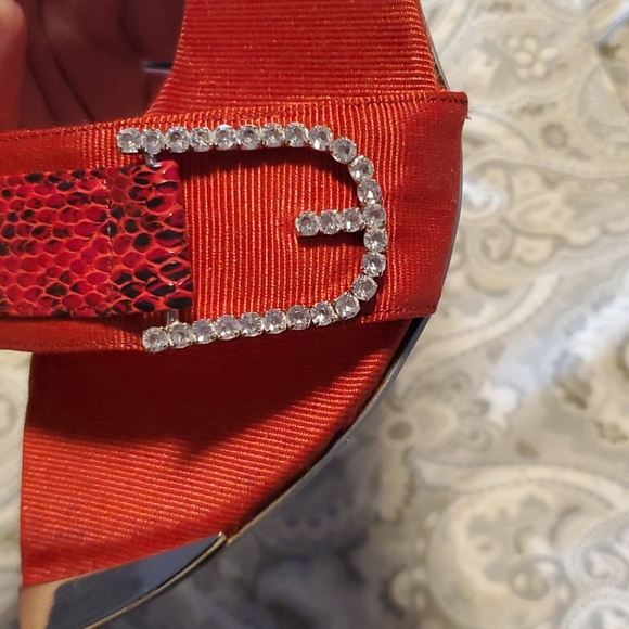 Pierre Dumas red kitten heal sandle.BNWB - Picture 5 of 9